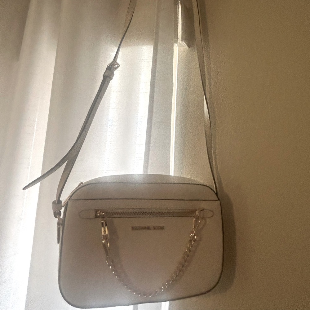 Michael Kors Crossbody bag, like new with goldaccents